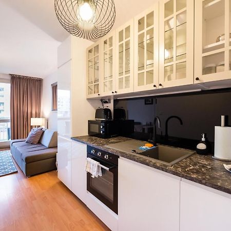 Metro Kondratowicza Velvet Apartment Warszawa Exteriör bild