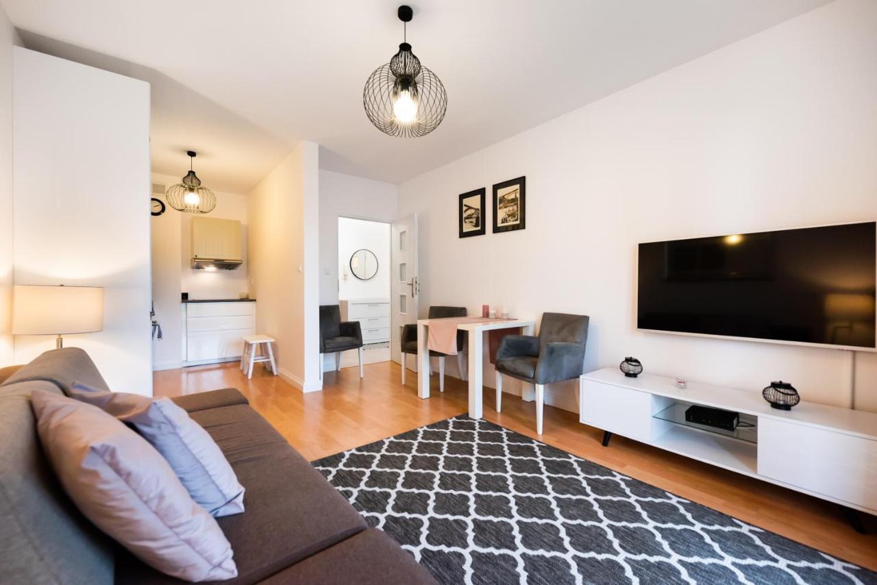 Metro Kondratowicza Velvet Apartment Warszawa Exteriör bild