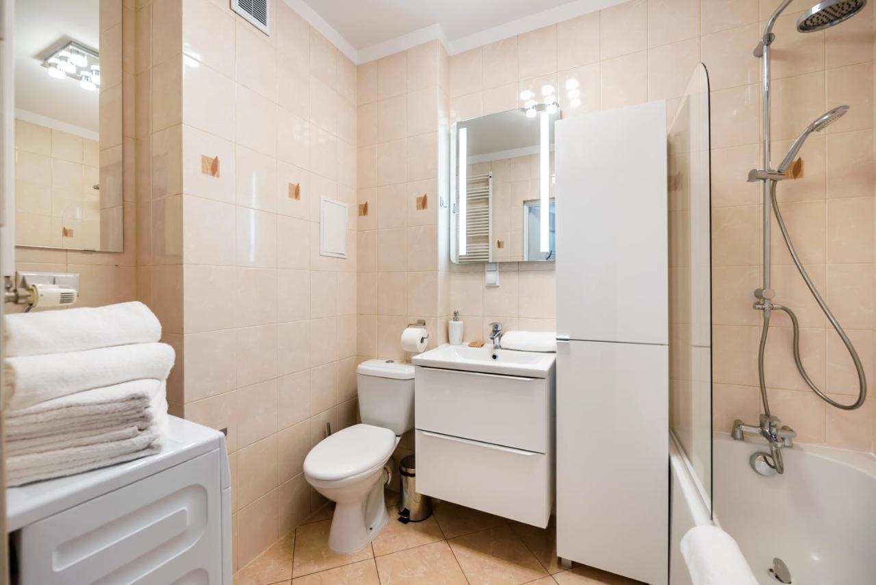 Metro Kondratowicza Velvet Apartment Warszawa Exteriör bild